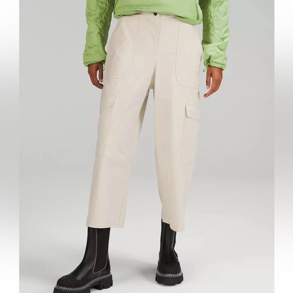 Lululemon Light Utilitech Cargo Pocket High Rise Crop